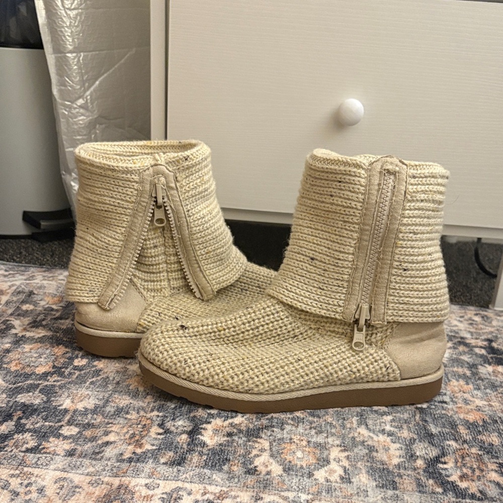 Knitted boots, size 7